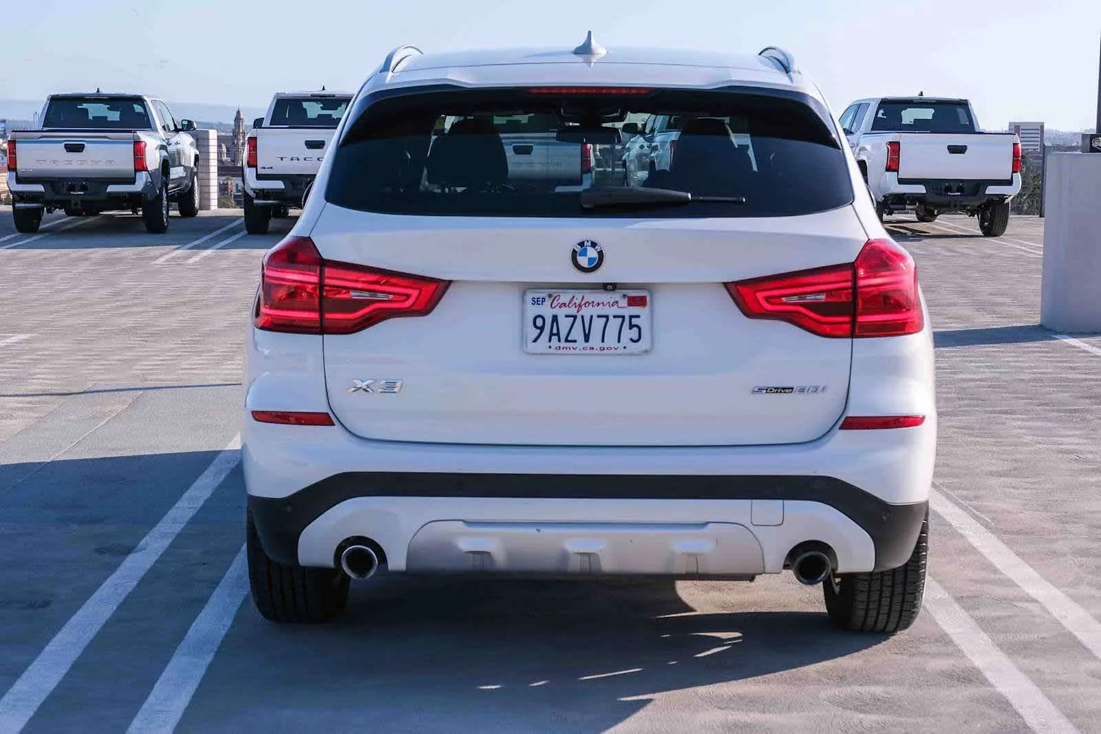Used 2019 Alpine White BMW sDrive30i image 3