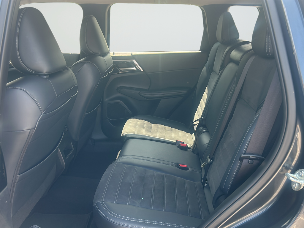 Used 2024 Gray Mitsubishi SE image 11
