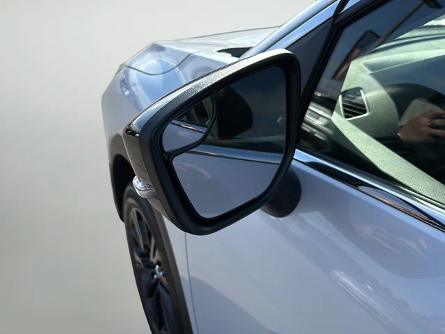 New 2026 White Mitsubishi LE image 28