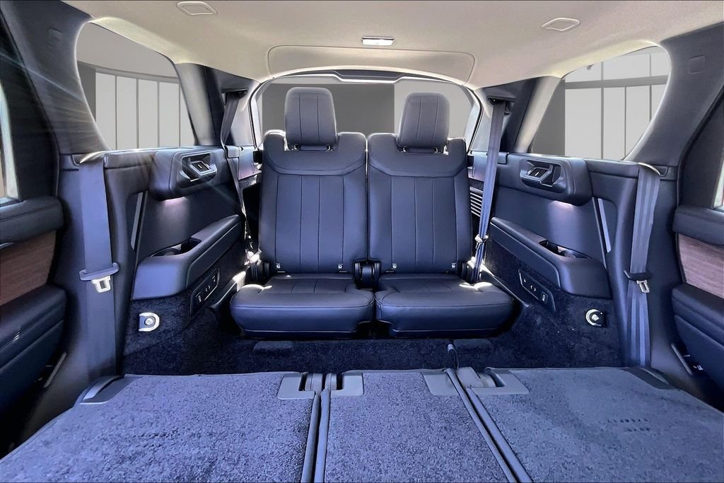 New 2026 BATUMI GOLD Land Rover SE 7 Seats image 11