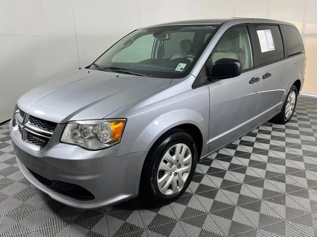 Used 2019 Silver Dodge SE image 3