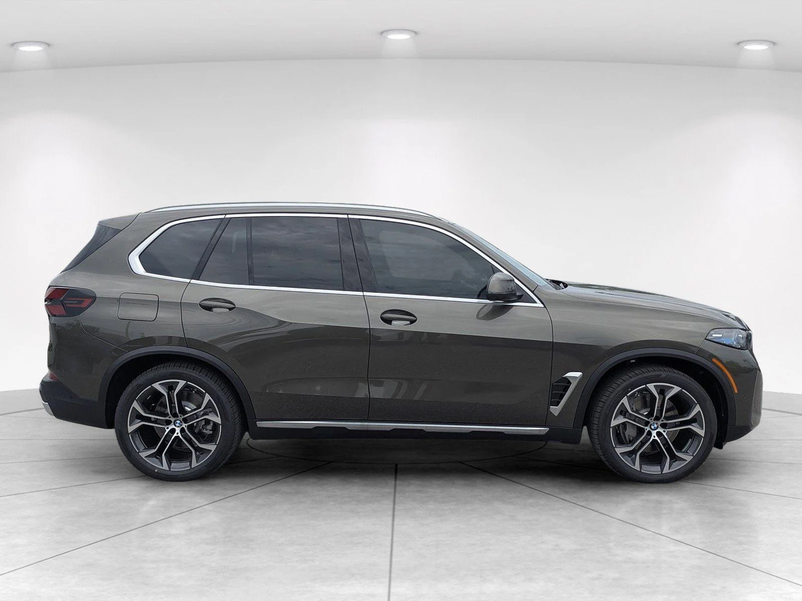 New 2026 Manhattan Green Metallic BMW xDrive50e image 8