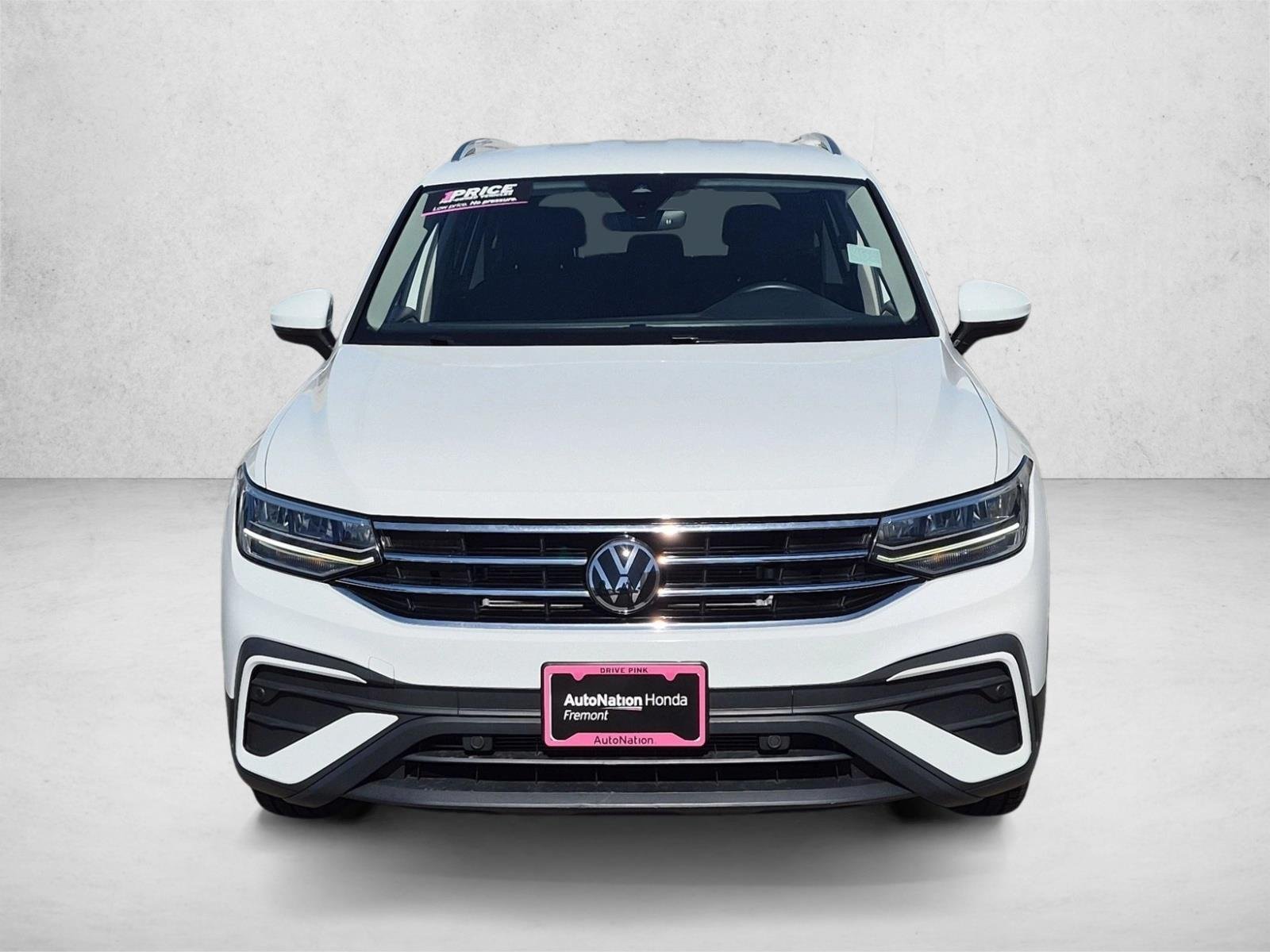 Used 2024 White Volkswagen SE image 2
