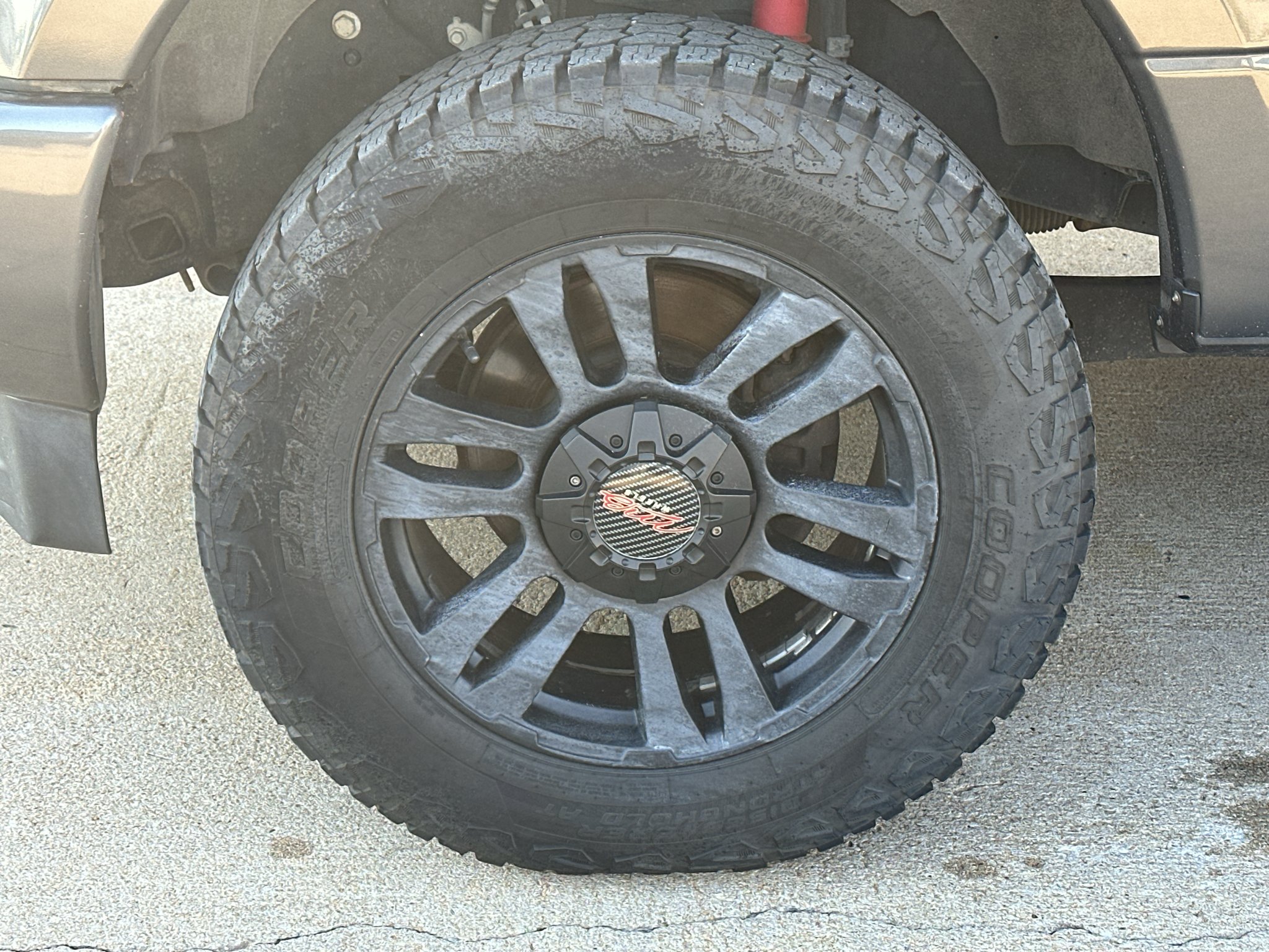 Used 2017 Magnetic Metallic Ford Platinum image 8