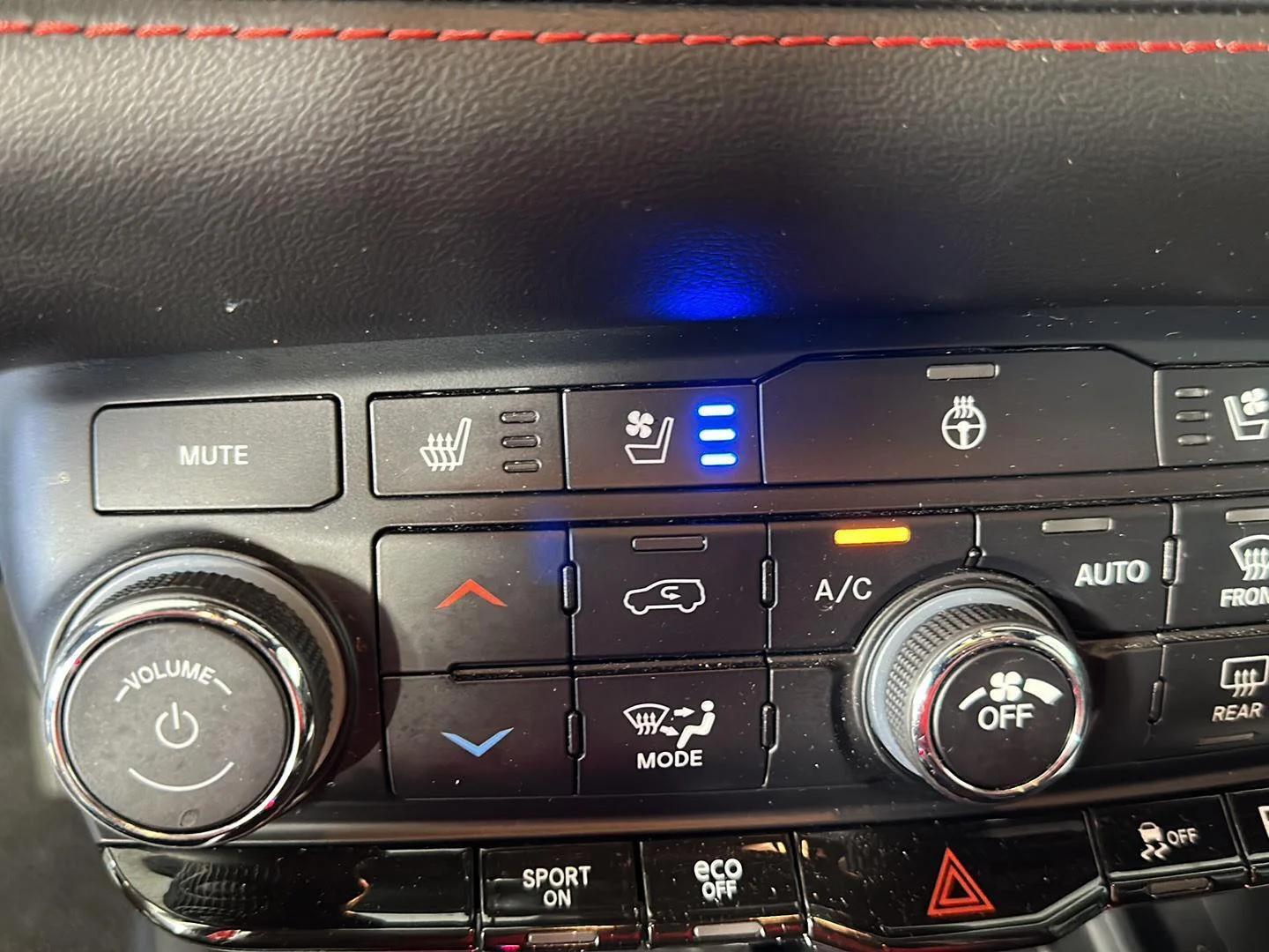 Used 2025 Vapour Grey Dodge R/T image 19