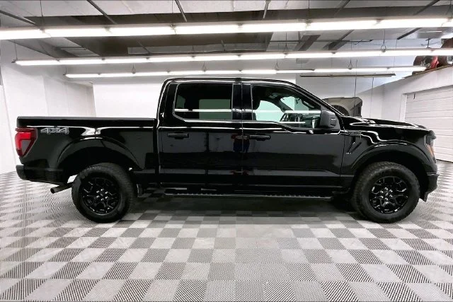 Used 2025 Agate Black Metallic Ford XLT image 14