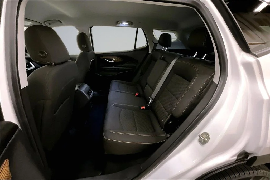 Used 2021 White GMC SLE image 22