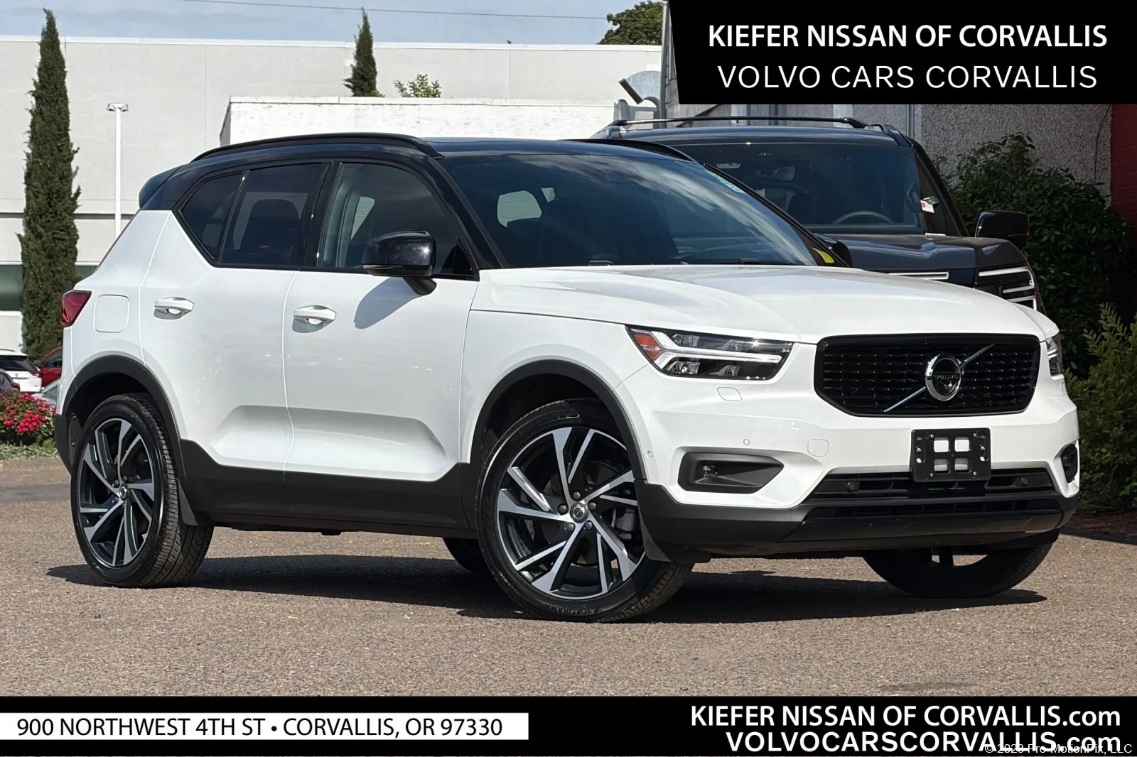 2022 Volvo XC40 T5 R-Design AWD's photo
