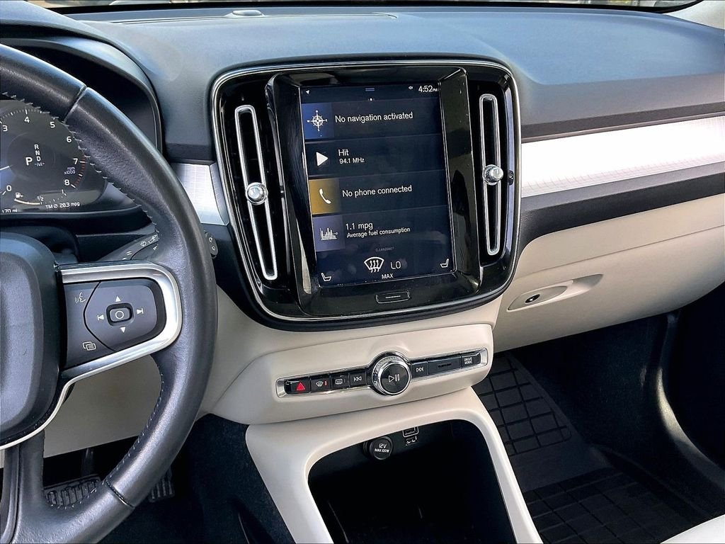 Used 2020 White Volvo Momentum image 17