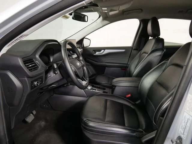 Used 2025  Ford Platinum image 14