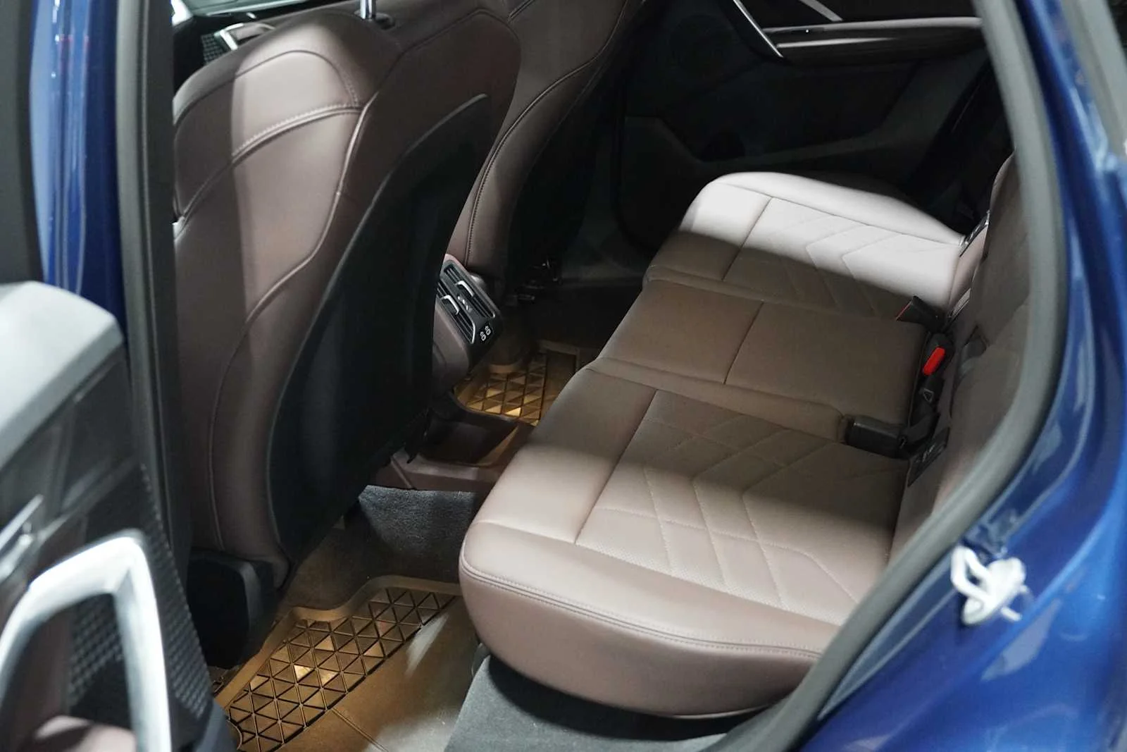 Used 2025 Phytonic Blue Metallic BMW xDrive28i image 23