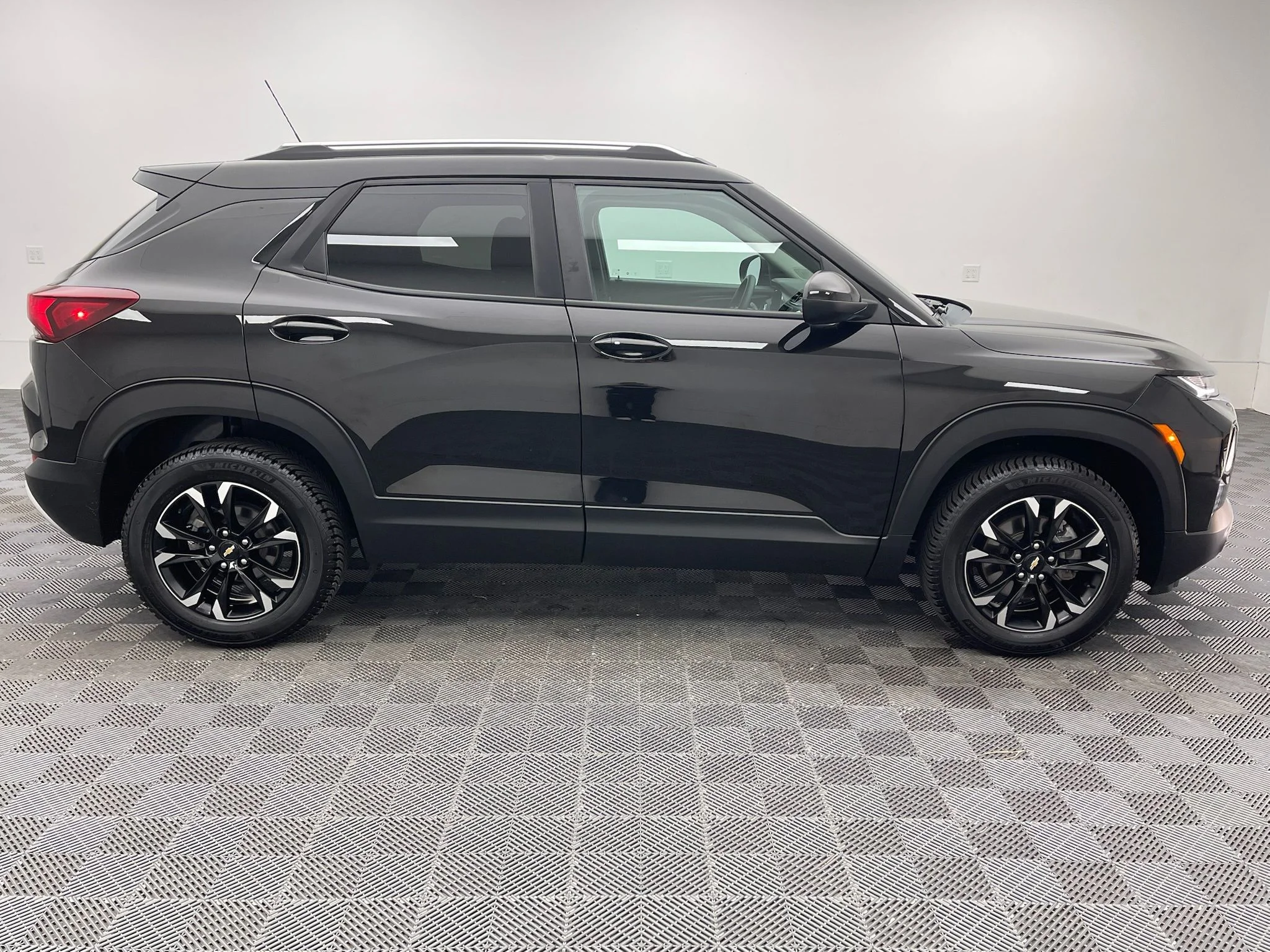 Used 2022 Mosaic Black Metallic Chevrolet LT image 5