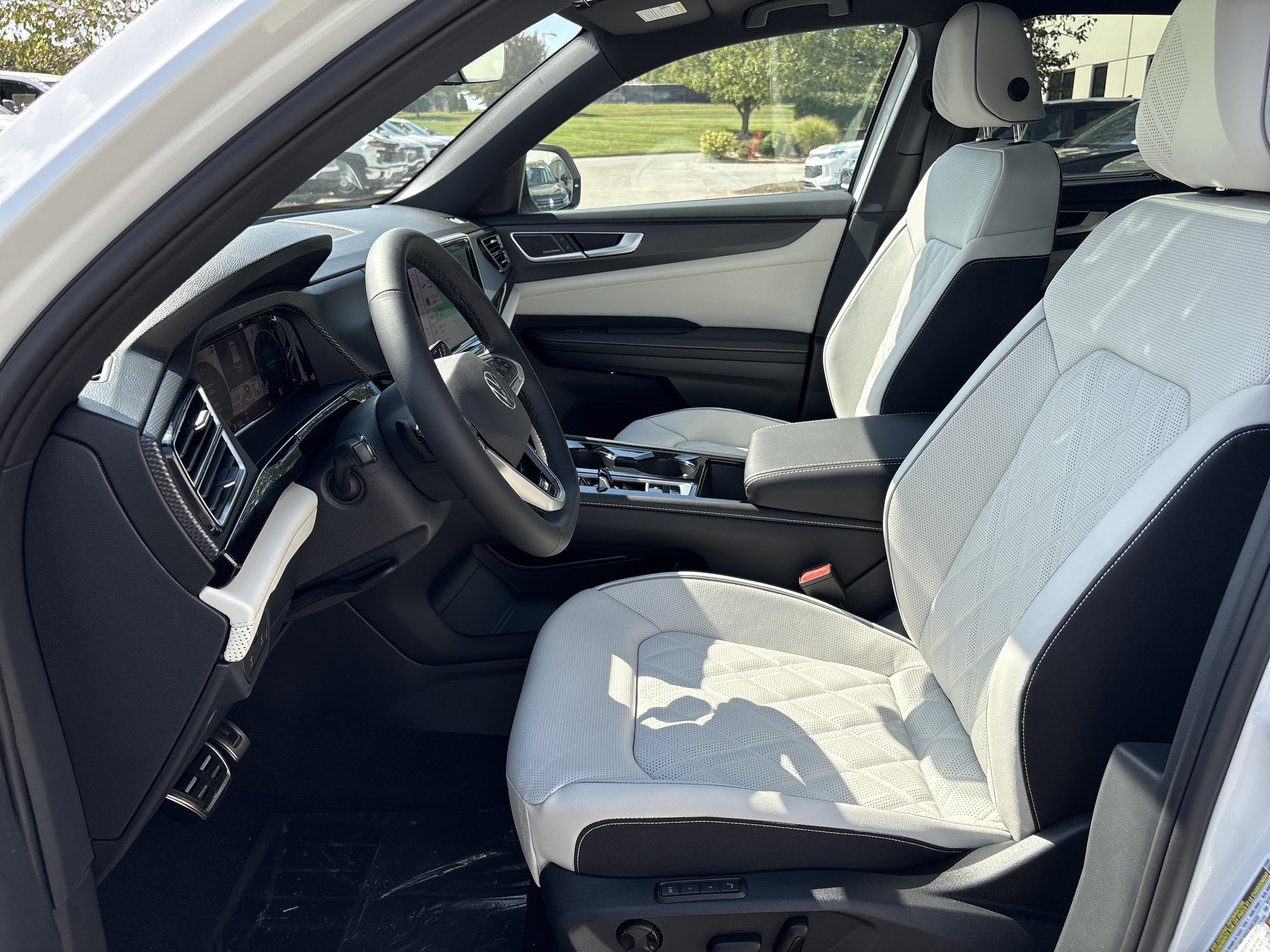 2026 Volkswagen Atlas Cross Sport SEL Premium R-LINE - Photo 16