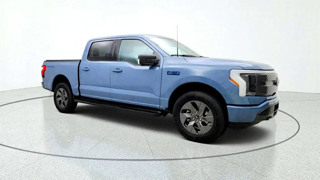 Used 2023 Azure Gray Metallic Tri-Coat Ford XLT 4WD SuperCrew 5.5