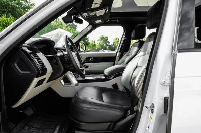 Used 2019 White Land Rover 5.0L V8 Supercharged image 4