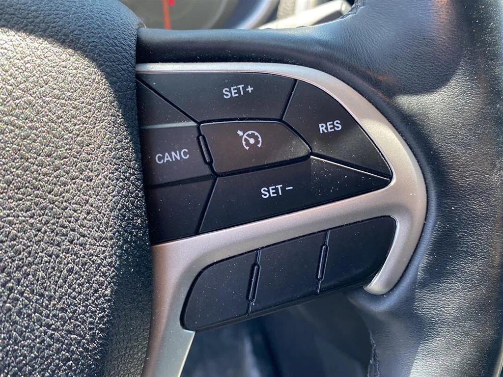 Used 2018 Billet Silver Metallic Clearcoat Jeep Trailhawk image 14
