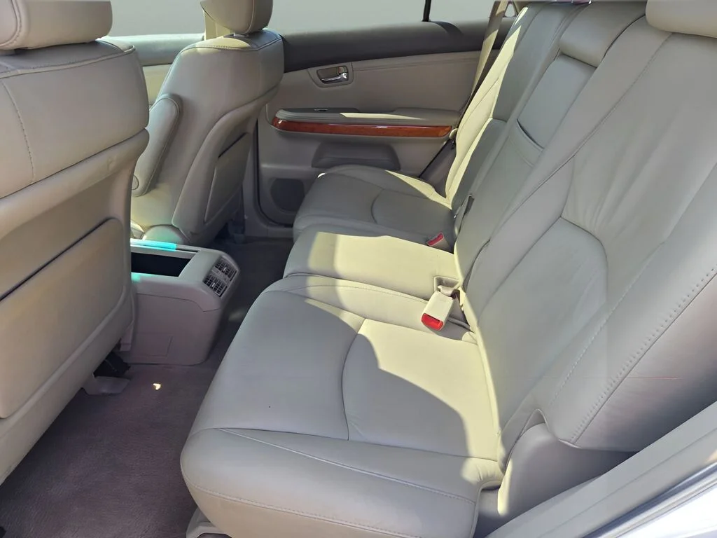 Used 2007 White Lexus 350 image 14