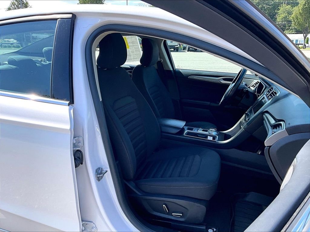 Used 2019 White Ford SE image 11