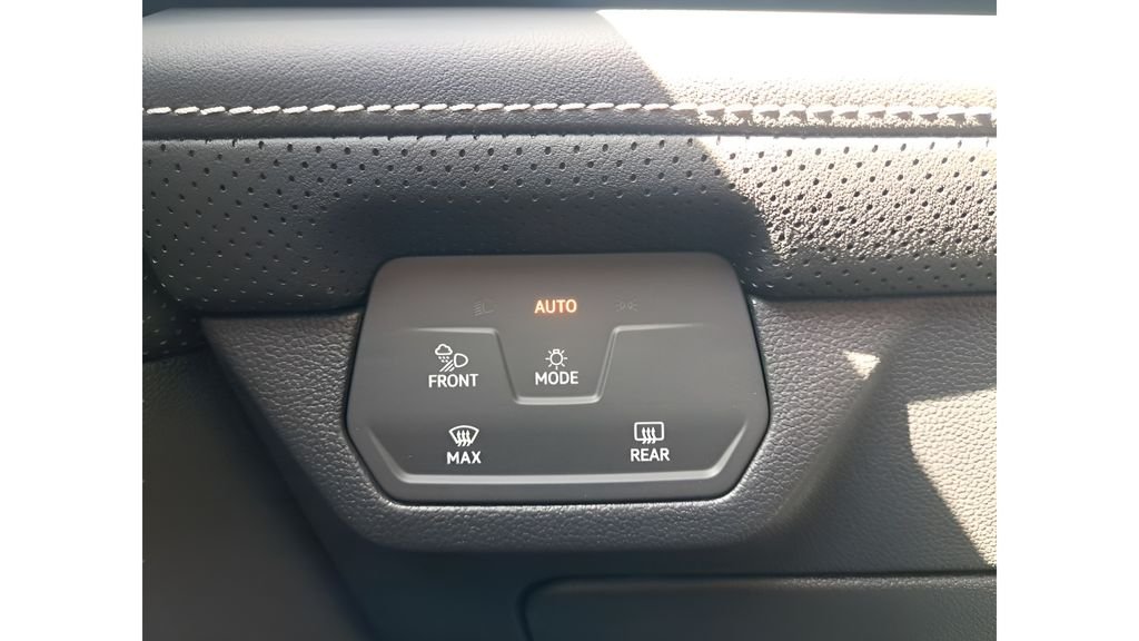 New 2026 White/off-white Volkswagen 2.0T SE image 21