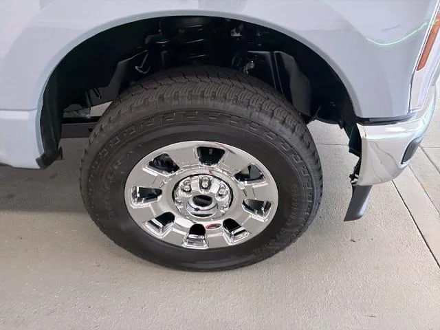 New 2027 Glacier Gray Metallic Tri-Coat Ford F-250® Lariat® image 24