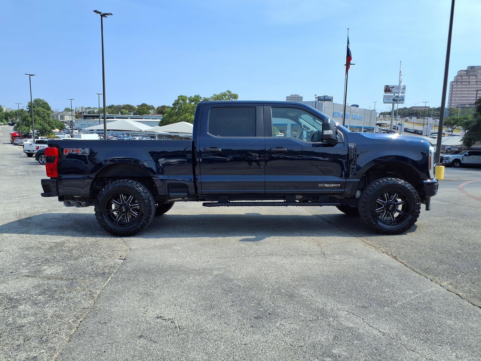 Used 2025 Blue Ford XL image 4