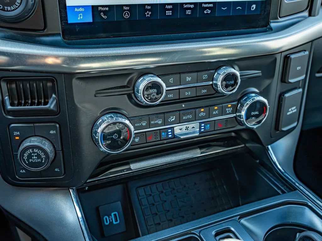 Used 2024 Gray Ford Lariat image 28
