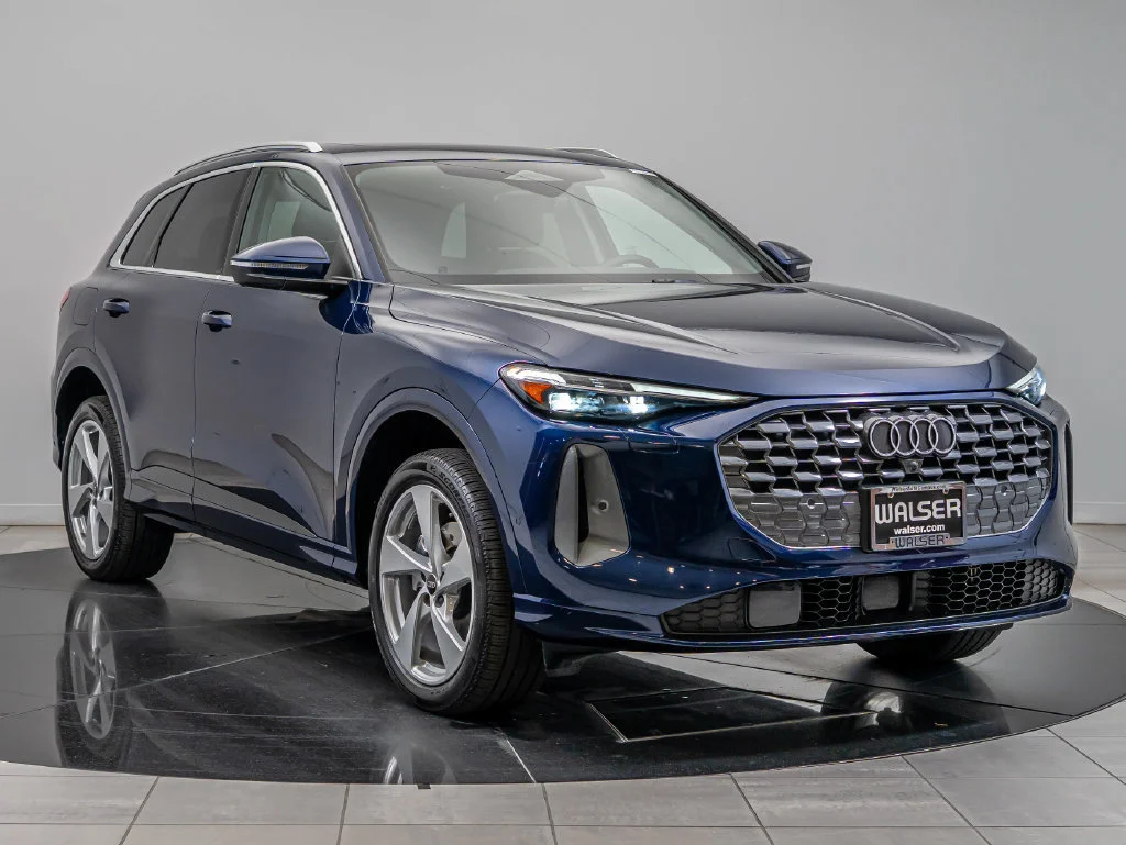 Used 2025 Navarra Blue Metallic Audi 2.0T Premium Plus image 12