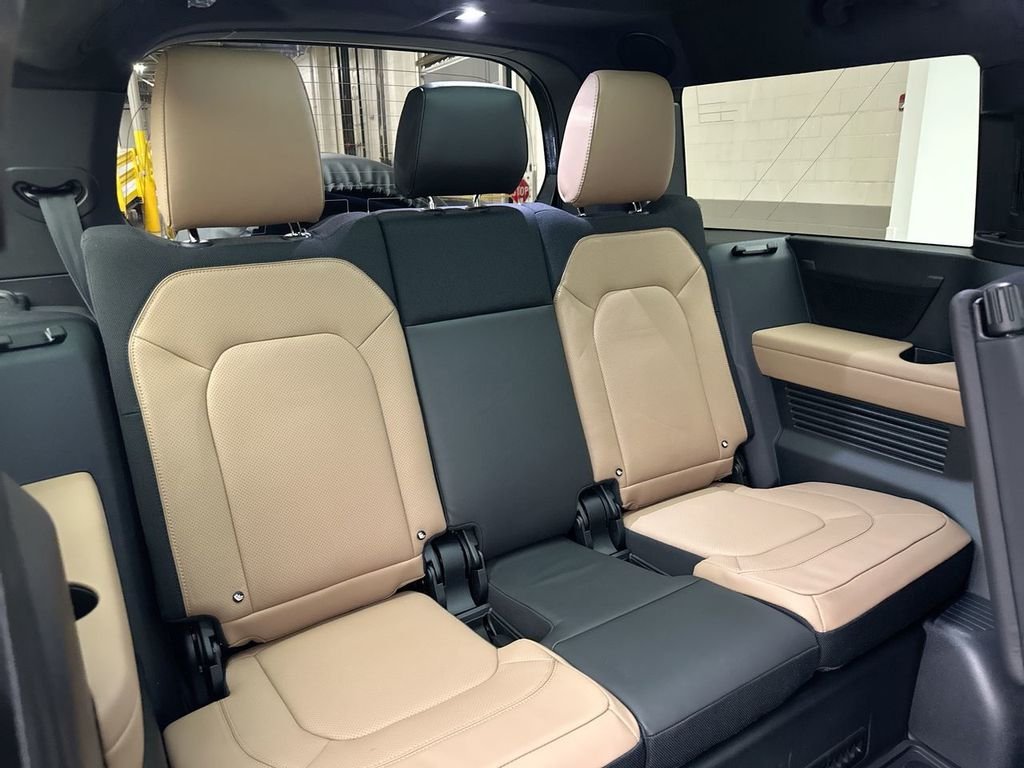 New 2026 Woolstone Green Metallic Land Rover X image 16