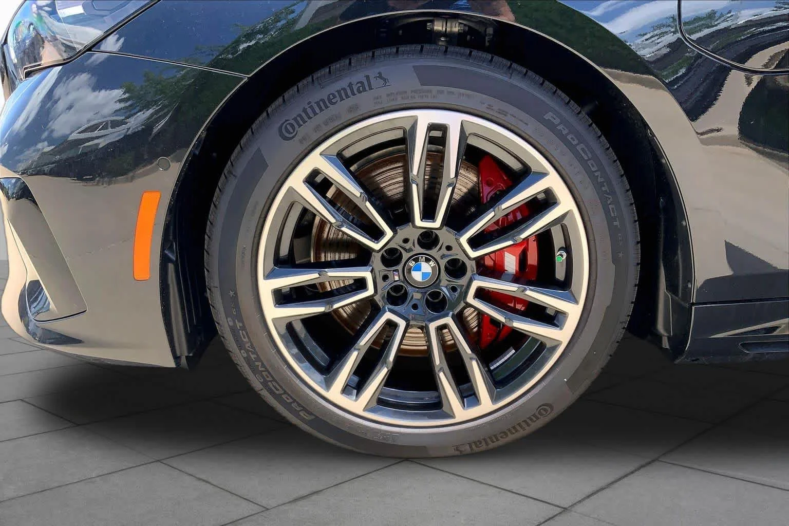 New 2026 Black Sapphire Metallic BMW 550e xDrive image 12