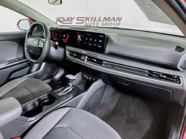 2025 Kia K4 LXS - Photo 36