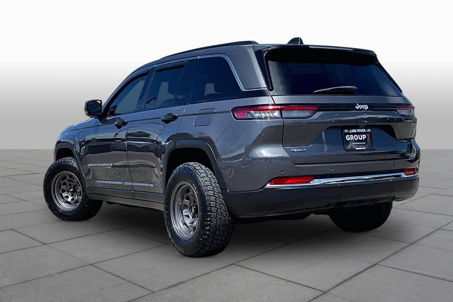 Used 2024 Baltic Gray Metallic Clearcoat Jeep  image 12