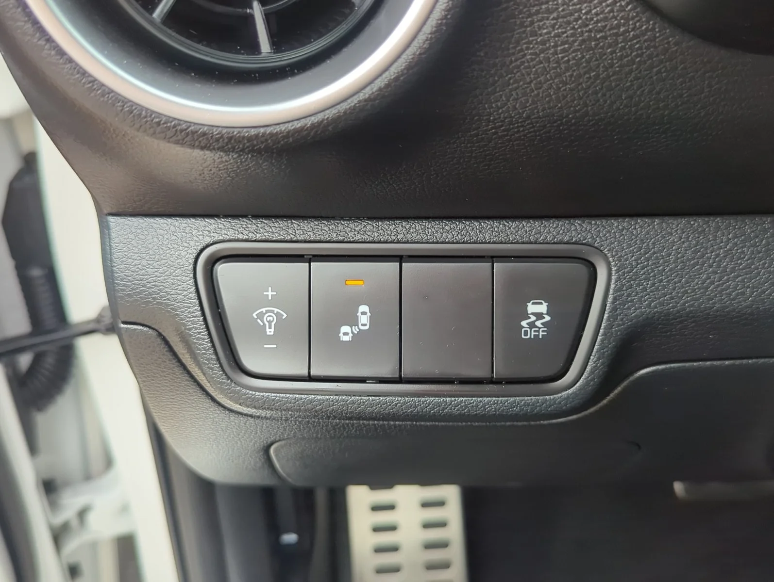 Used 2024 Snow White Pearl Kia GT-Line image 12