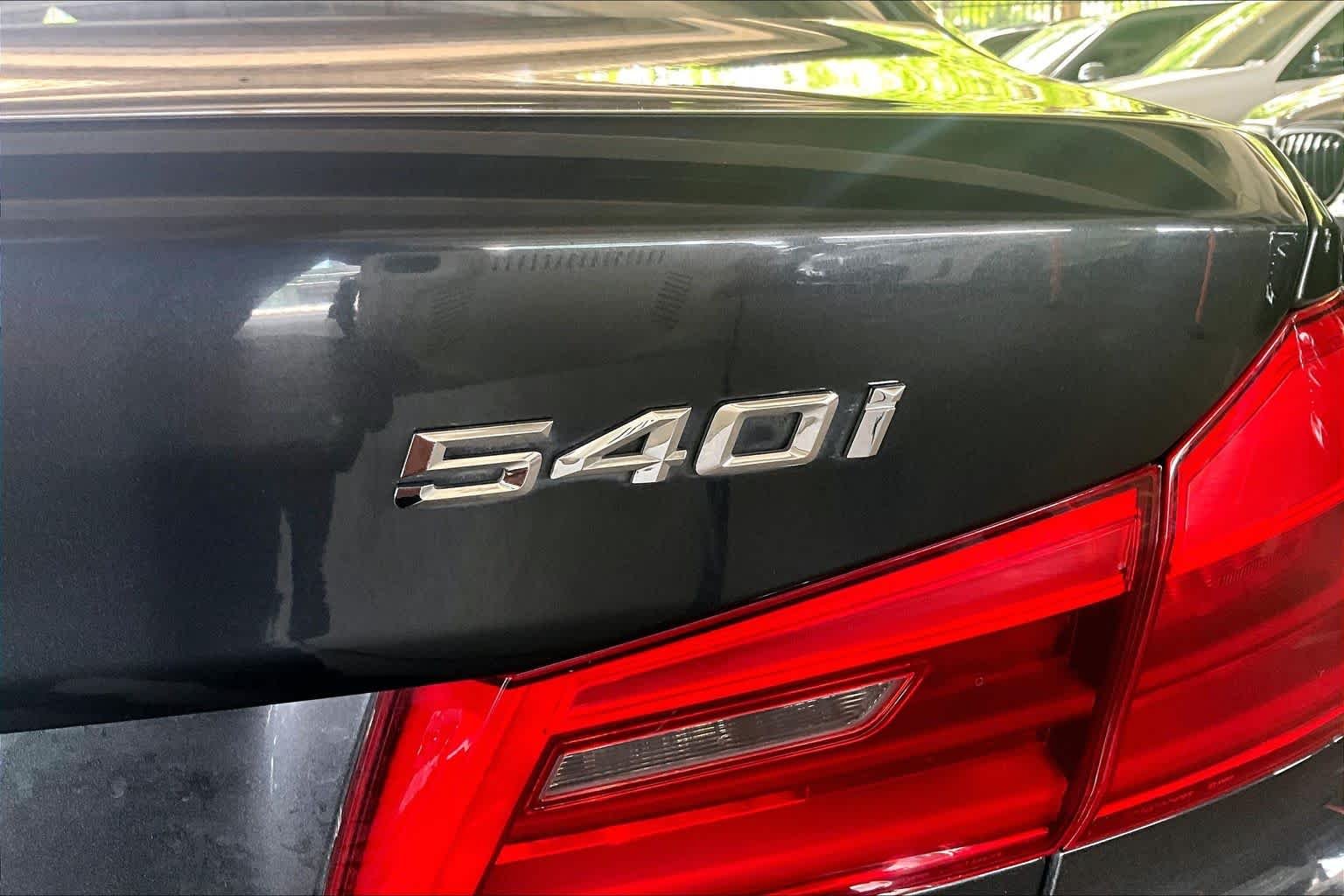 Used 2020 Dark Graphite Metallic BMW 540i image 9