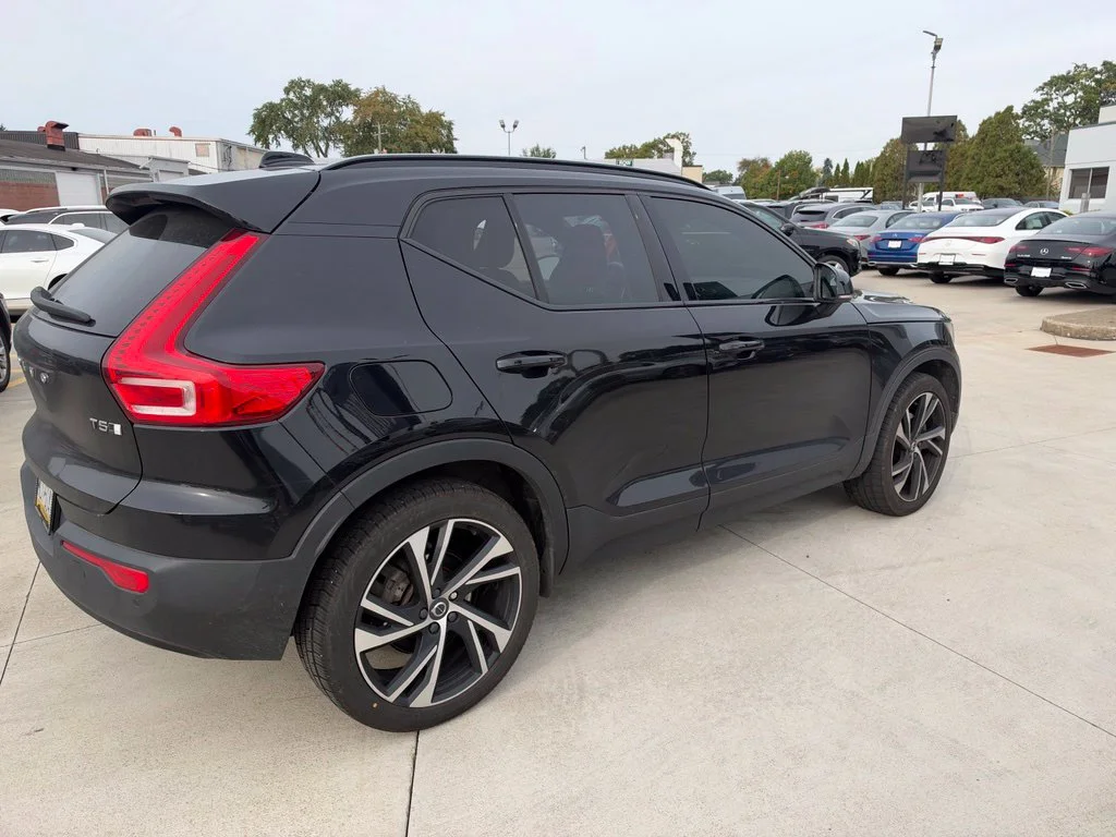 Used 2021 Black Volvo R-Design image 5
