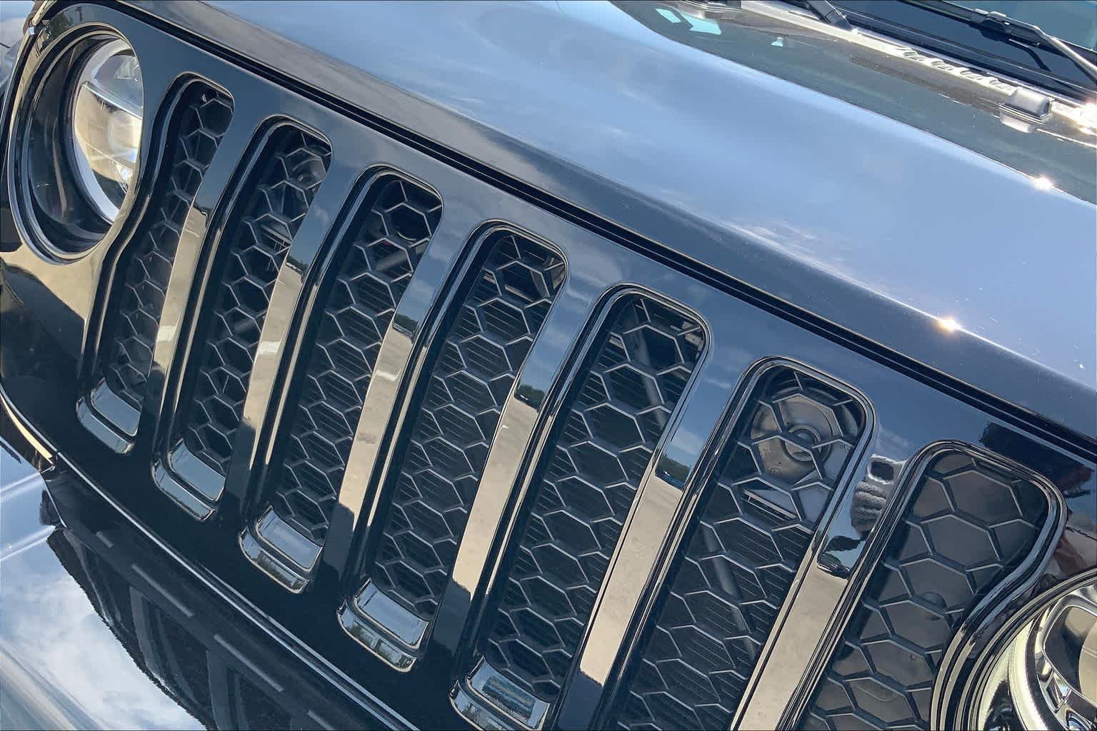 Used 2022 Black Clearcoat Jeep High Altitude image 59