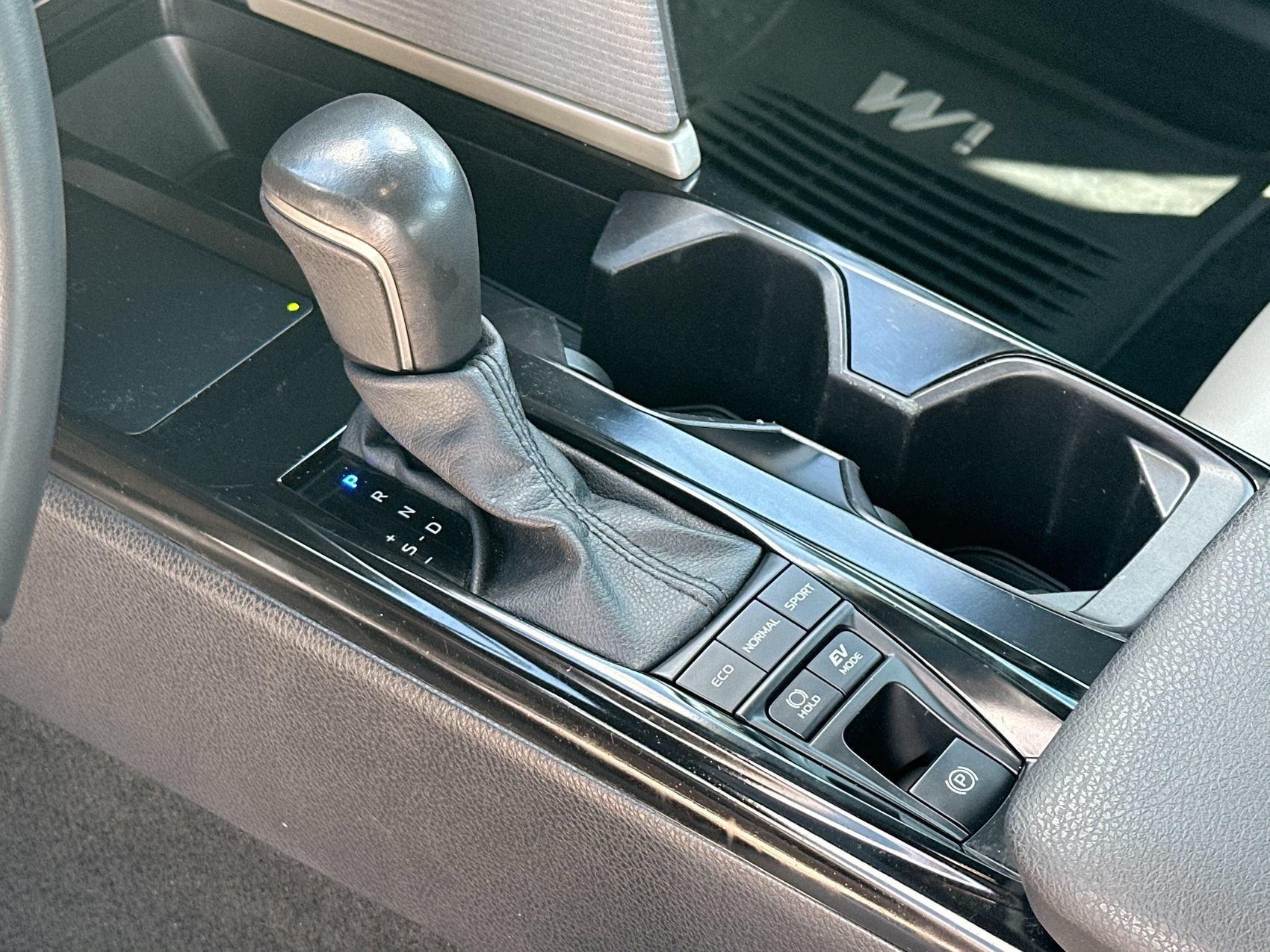 Used 2025 Ice Toyota SE image 19