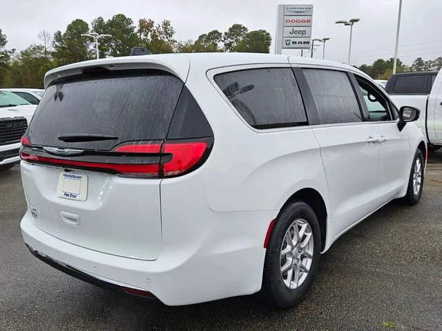 New 2026 Bright White Clear-Coat Exterior Paint Chrysler Select image 14
