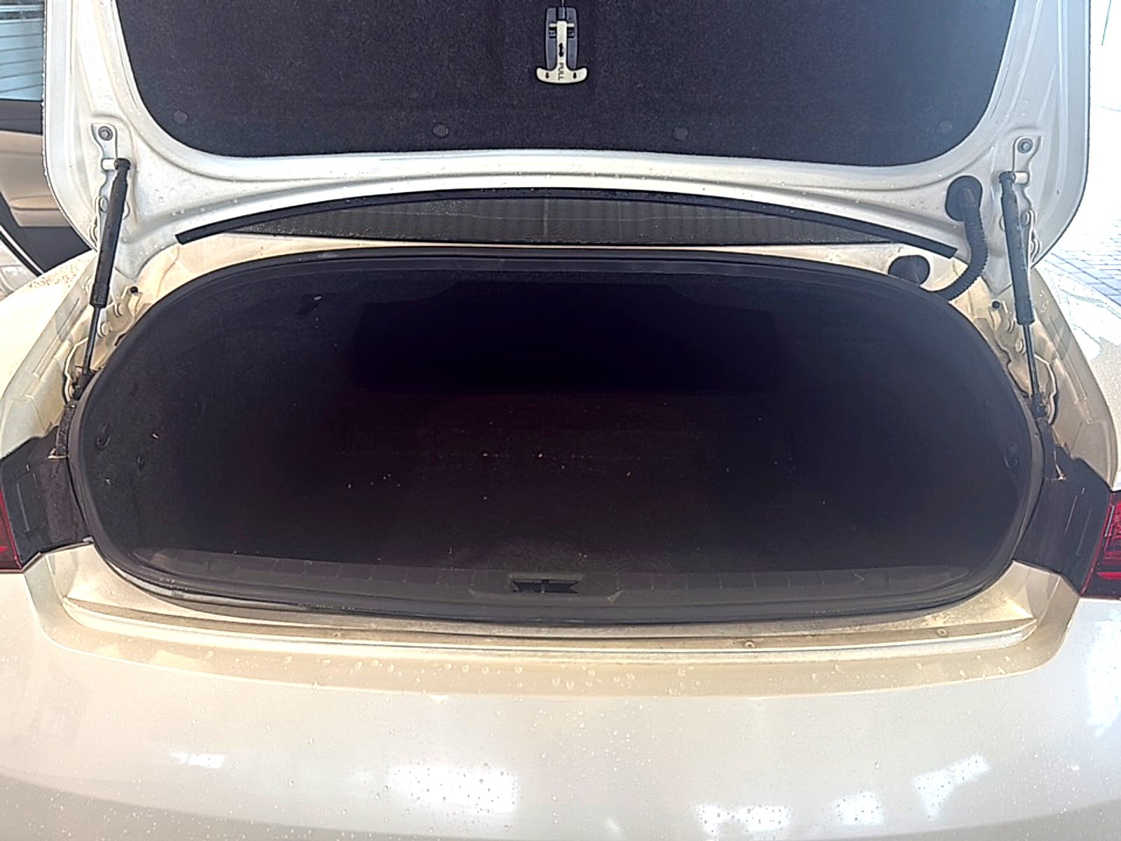 Used 2018 Majestic White INFINITI 3.0t LUXE image 8