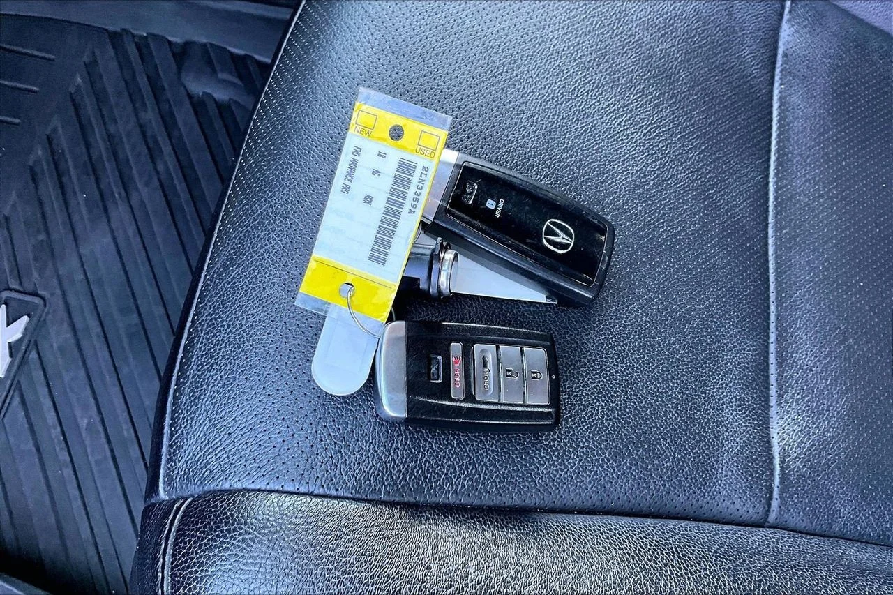 Used 2018  Acura Advance Package image 33