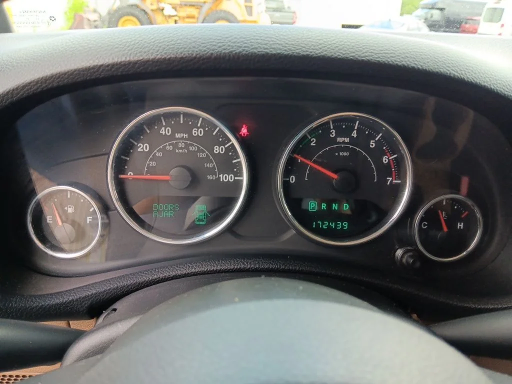 Used 2011 Sahara Tan Clearcoat Jeep Unlimited Rubicon image 30