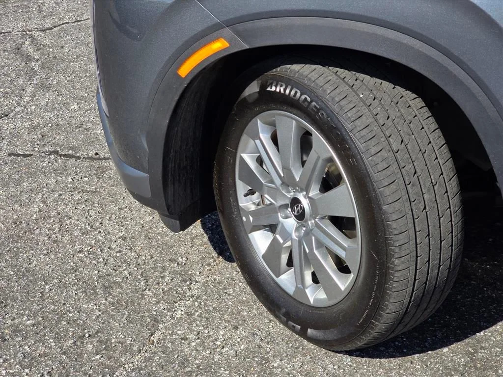 Used 2025 Gray Hyundai SEL image 27