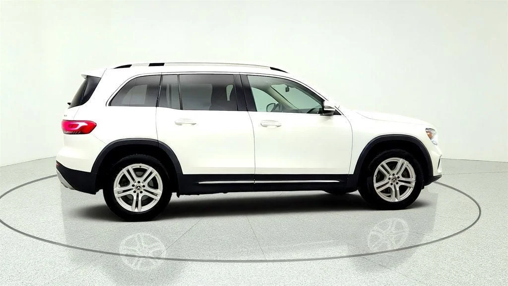 Used 2023 Polar White Mercedes-Benz GLB 250 4MATIC® SUV w/ Premium Package & Panorama Roof image 4