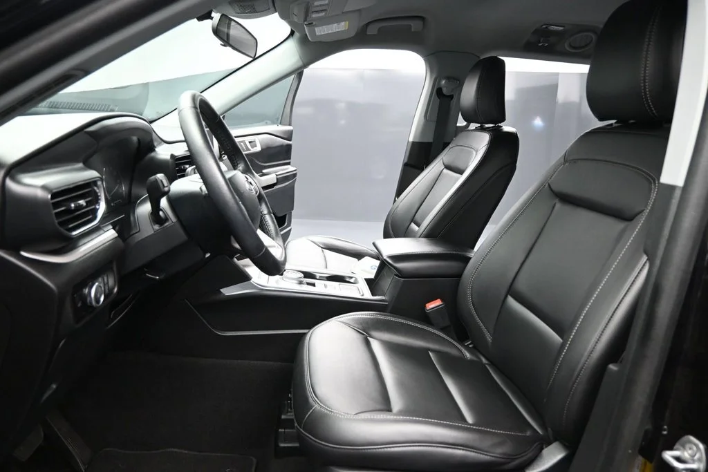 Used 2023 Black Ford XLT image 9