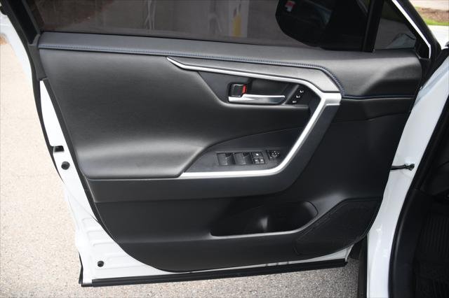 Certified Used 2024 MID BLK/WIND CHILL Toyota  image 10