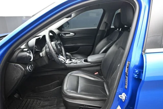 Used 2020 Blue Alfa Romeo Base image 8