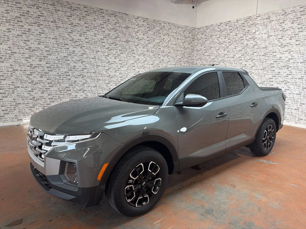 Used 2024 Hampton Gray Hyundai SEL image 3