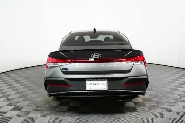 New 2026 Amazon Gray Hyundai SEL Sport image 4