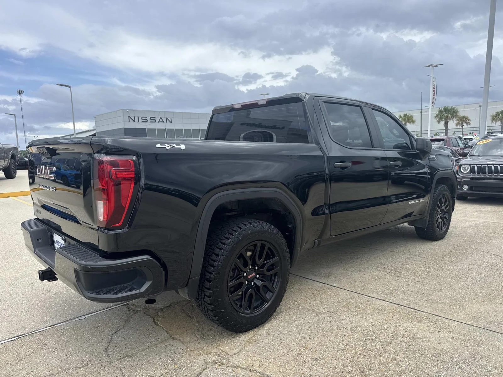 Used 2024 Onyx Black GMC 4WD Crew Cab 147 Pro image 7