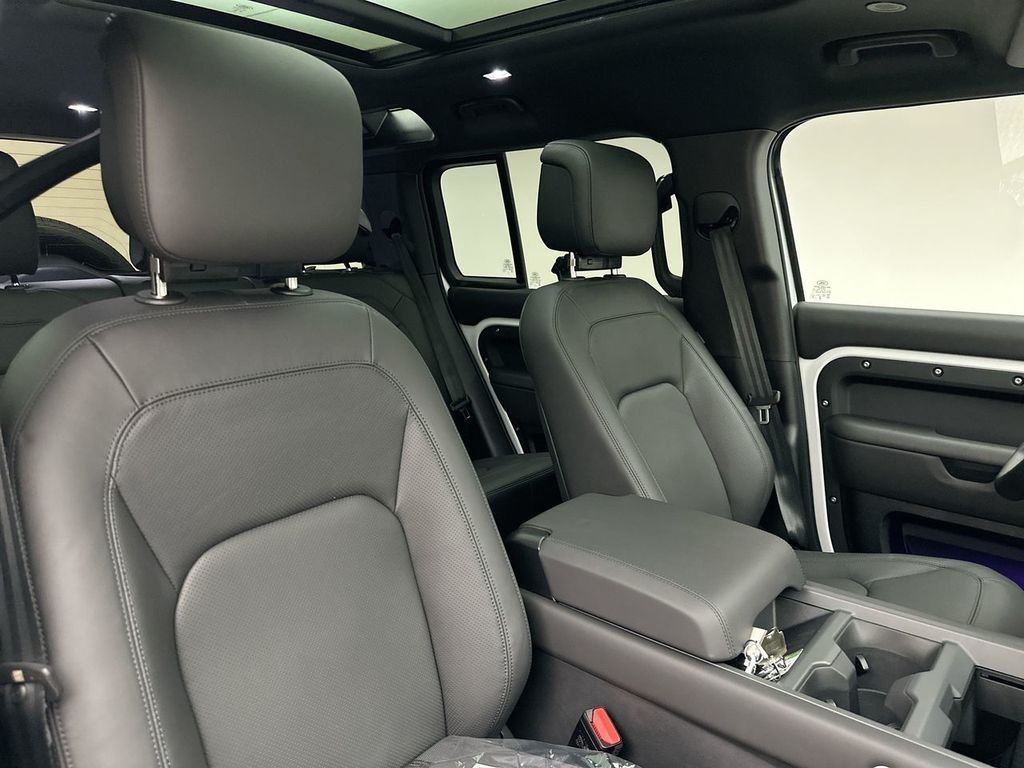 New 2026 Fuji White Land Rover X-Dynamic SE image 6