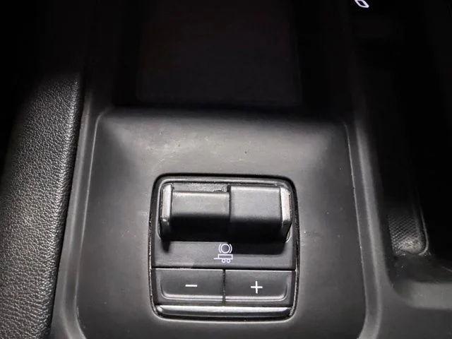Used 2024 Silver GMC AT4 image 29